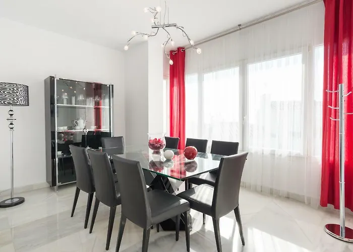 Luxury Duplex- 7 Minutes From The