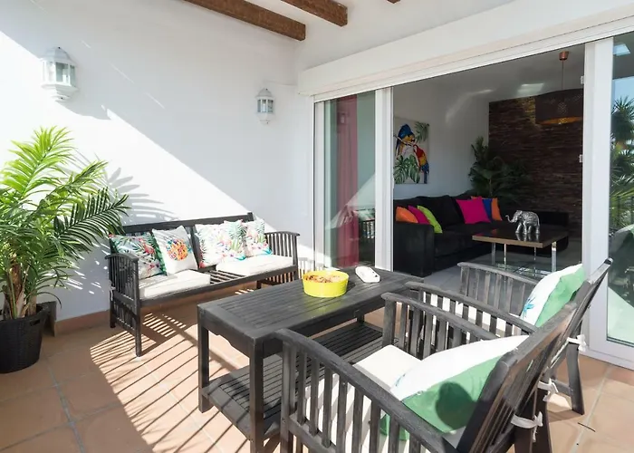 Luxury Duplex- 7 Minutes From The 托雷莫利诺斯