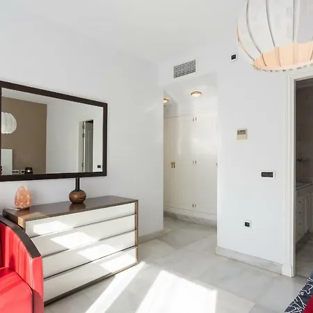 Luxury Duplex- 7 Minutes From The