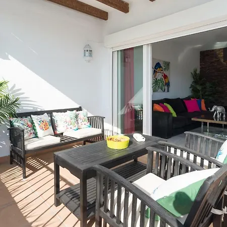 Luxury Duplex- 7 Minutes From The 托雷莫利诺斯