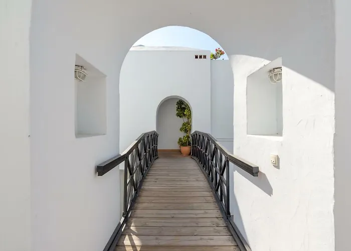 Luxury Duplex- 7 Minutes From The