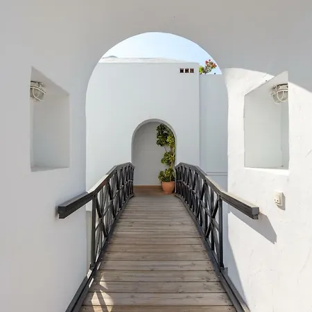 Luxury Duplex- 7 Minutes From The