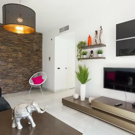 Luxury Duplex- 7 Minutes From The